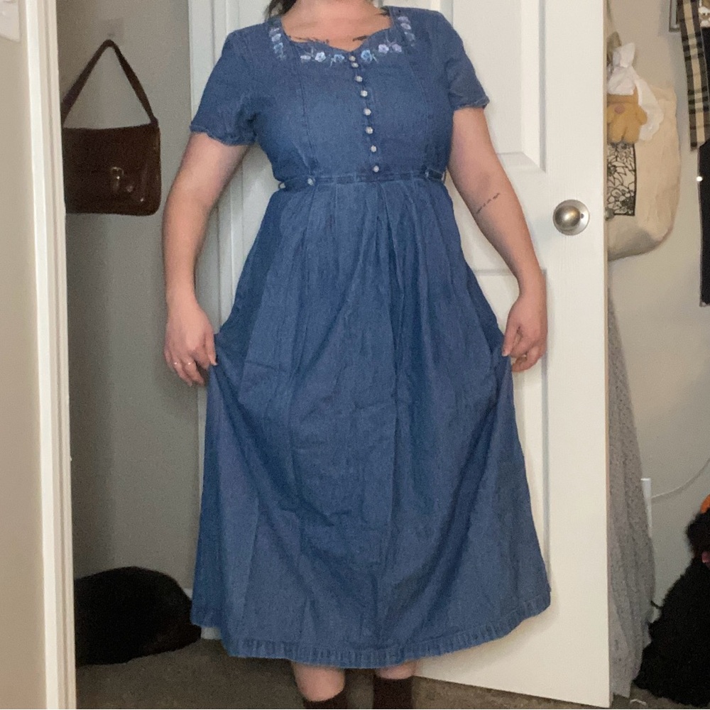Classy Vintage 90s Floral Embroidered Cottagecore Blue Denim Maxi Tie-Back Dress - Picture 2 of 10